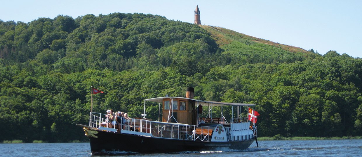 <strong>Cay Dollerup</strong>